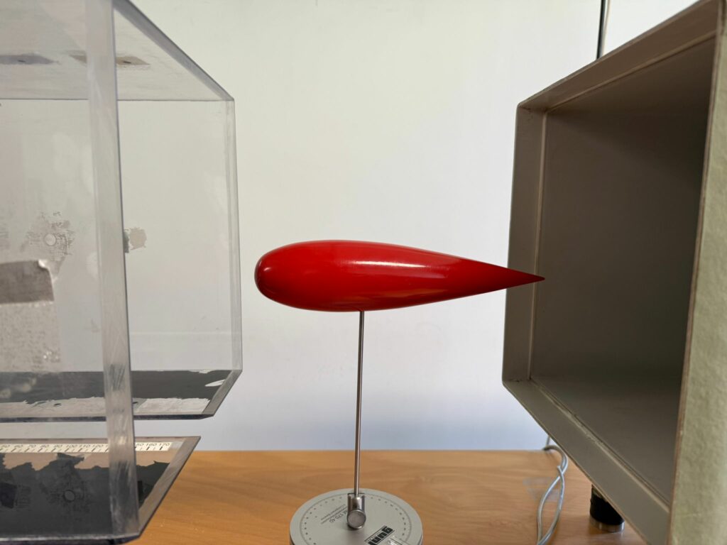 Hier ist ein tropfenförmiger Messkörper zu erkennen, an dem gerade Strömungssimulationen durchgeführt werden.